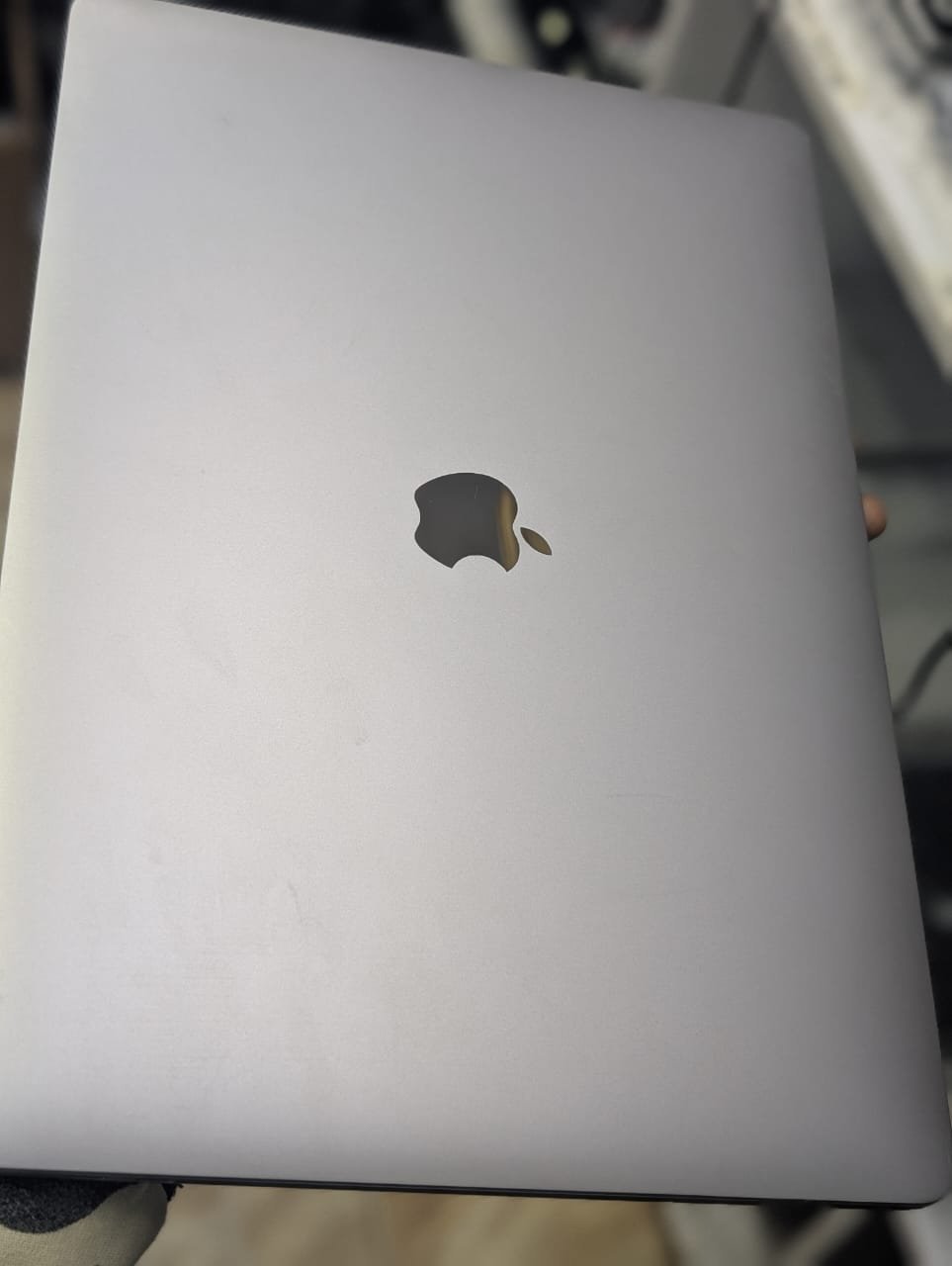 Apple MacBook Pro (2018, A1990) 9th Gen Intel Core i7 16GB RAM 256GB SSD 15.4" Retina Display AMD Radeon Pro 555X 4GB VGA Graphics Touch Bar 6 Months Warranty ExUK Laptop
