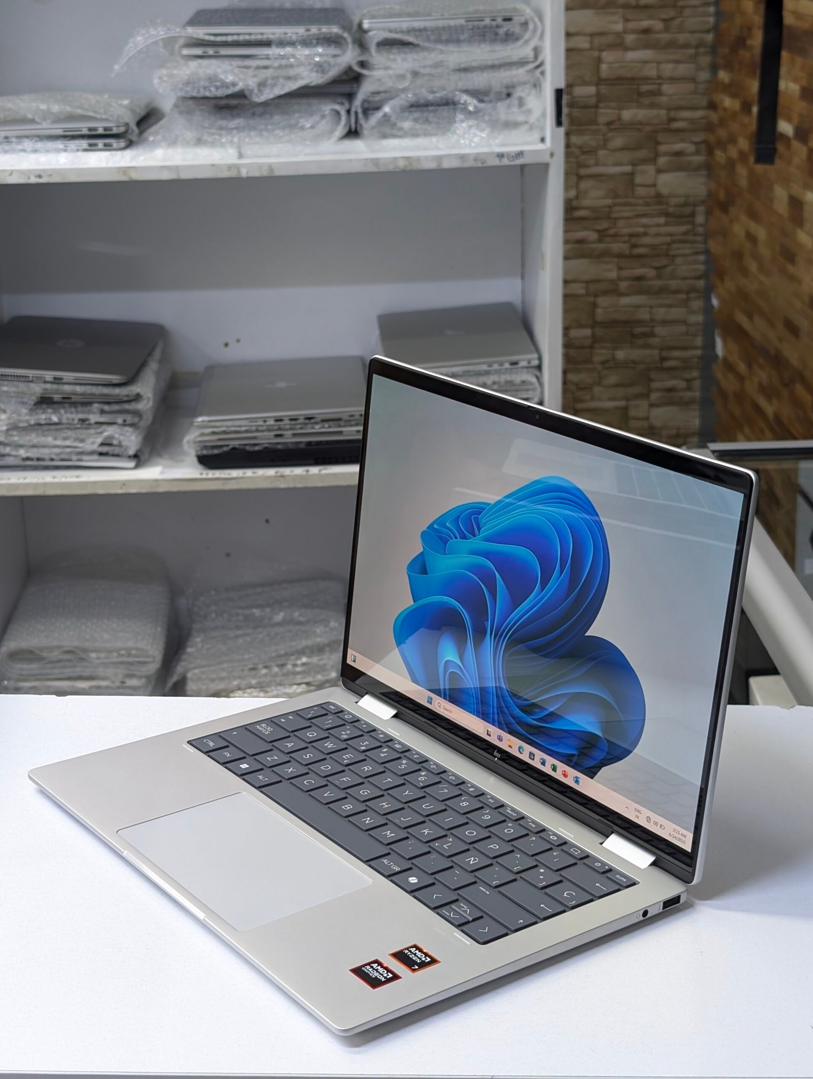 HP Envy 14 x360 Ryzen 7 | 8840HS | 14-fa0xxx | With 780M Graphics - Image 4