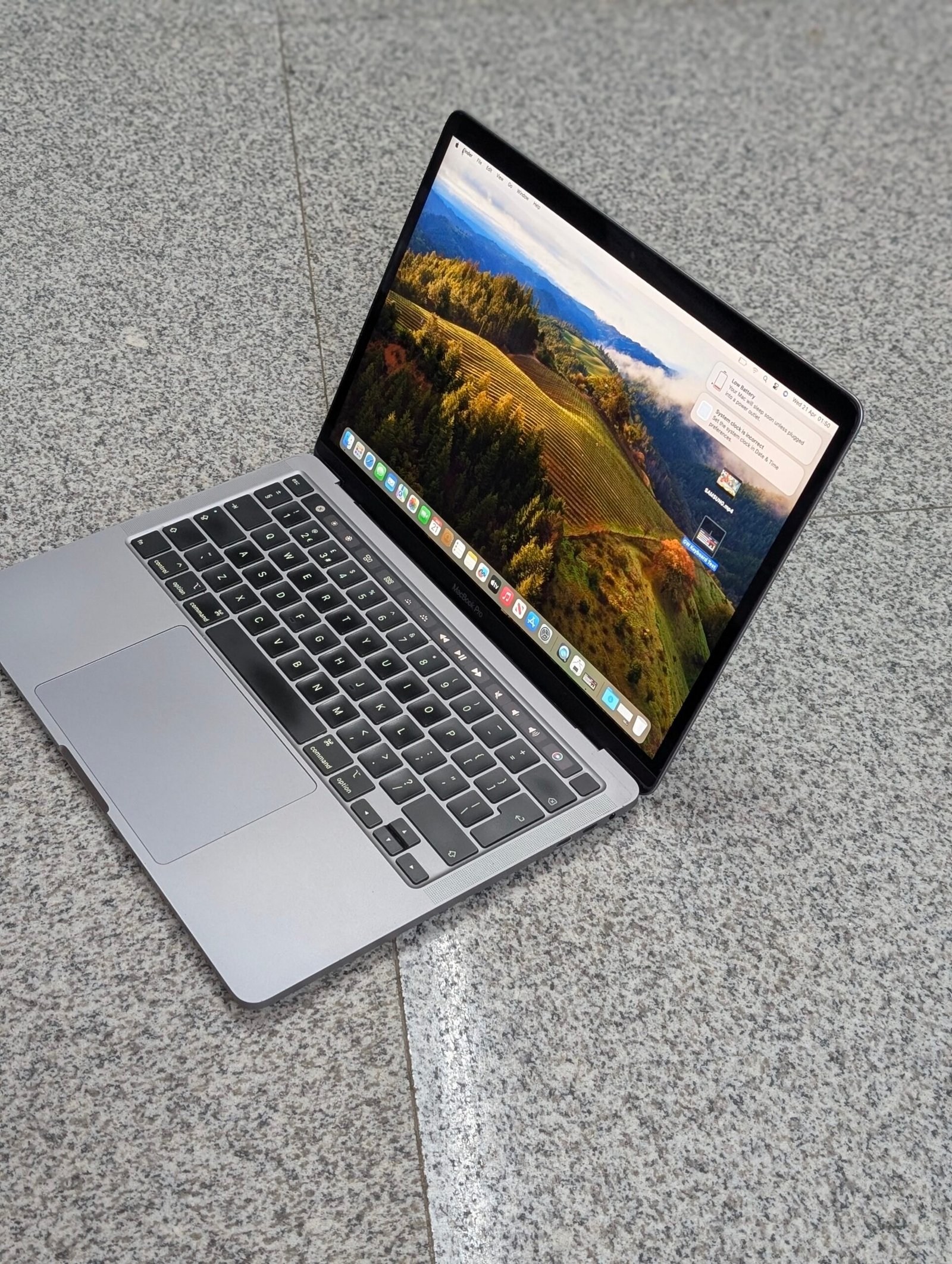 Apple MacBook Pro 13.3" retina Display (A2251) Intel Core i7 16GB RAM 512GB SSD Intel Iris Plus Graphics 6 Months Warranty ExUK Laptop