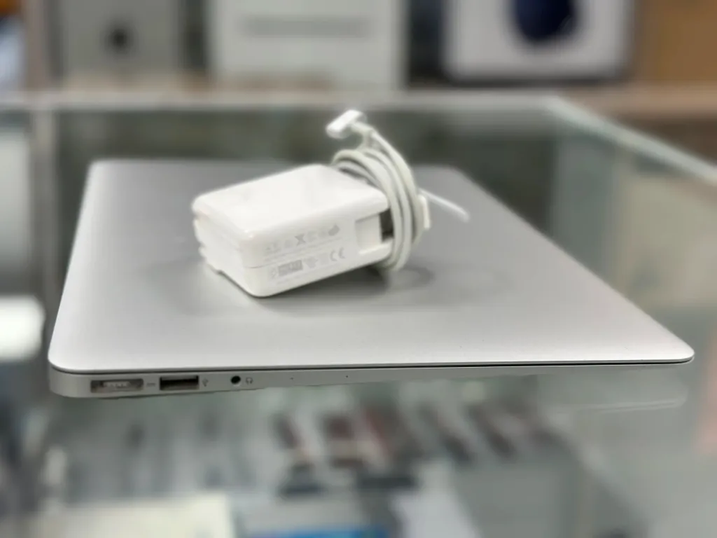 MACBOOK AIR 2017, 13 INCHES, INTE CORE I7 8GB 256SSD - Image 2